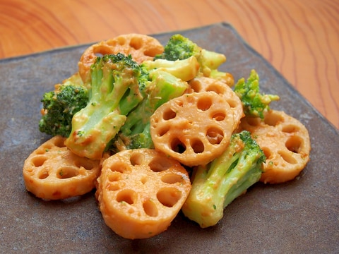 簡単副菜!れんこんとブロッコリーの味噌マヨ焼き